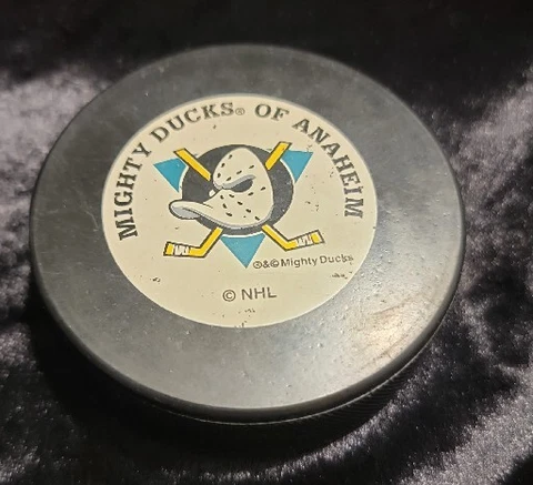Vintage Anaheim Mighty Ducks TRENCH MFG NHL Hockey Puck Vegum Slovakia Official Cover