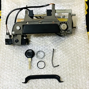BMW E36 2-doors Front Left Door Handle Outer (2PLUG), (51211960801) OEM PART - Picture 1 of 6