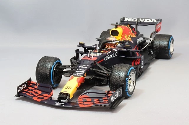 MINICHAMPS 110211333 Red Bull - F1 RB16B Honda RA620H Team Aston Martin N 33 Win