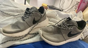 Nike Roshe One ‘Pure Platinum’ Women’s 6.5 Us Good Used Condition, See Photos - Picture 1 of 6