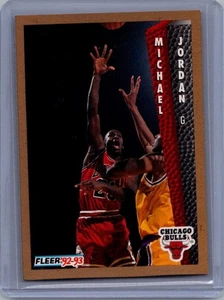 1992-93 Fleer #32 Michael Jordan Card Chicago Bulls HOF giocatore CAPRA - Foto 1 di 2