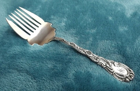 Louis XV by Durgin 6 3/8" Sterling sardine serving fork mono W Cover