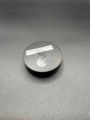 Base en polvo prensada Younique Mineral Touch brocado Foto 1 de 4