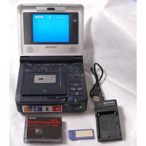 SONY MiniDV VCR GV-D1000 with 1 x genuine battery (NP-QM91D) sterilized Japan - Picture 1 of 6