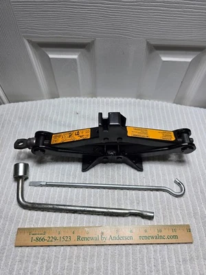 Nissan Versa 2012 sedán SV gato con llave de tuercas 99550-3ANOB gato completo (U Foto 1 de 4