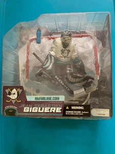Jean-Sebastien Giguere Hockey 2003 NHL Actionfigur Mighty Ducks McFarlane Neu in Verpackung - Bild 1 von 2