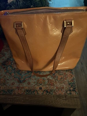 Bolso de Mano Louis Vuitton LV Monograma Vernis Houston Bolso de Mano Amarillo Charol Foto 1 de 4