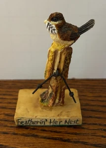 Lowell Davis 225383 Featherin Her Nest - Bird on Fence - 1993 Figurine Scotland - Picture 1 of 5