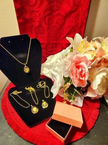 VETEMENTS *Nuove* Collane Gioielli Moda Cristallo e Oro. **Si prega di leggere la descrizione**