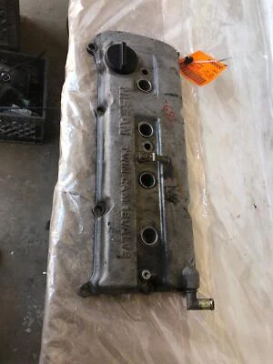 Cubierta de válvula de culata de motor Nissan Altima GLE 1999 con conjunto de tapa Foto 1 de 4