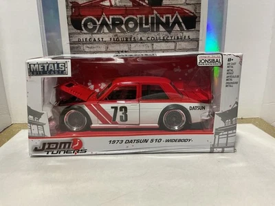 1/24 JADA - AFINADORES JDM - 1973 DATSUN 510 CARROCERÍA ANCHA [ROJO/BLANCO] Foto 1 de 2