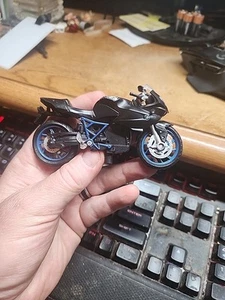 1:18 BMW HP2 SPORT MOTORCYCLE COLLECTION SCALE BIKE MOTORBIKE DIE CAST - Picture 1 of 5