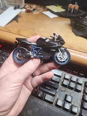 1:18 BMW HP2 SPORT MOTORCYCLE COLLECTION SCALE BIKE MOTORBIKE DIE CAST - Image 1 of 4