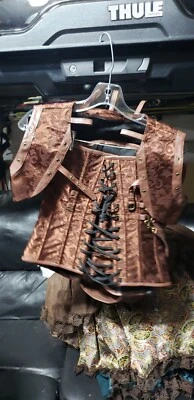 Enagua Steampunk Bustle talla 1, en capas de tul talla 1, corsé talla M, máscara Foto 1 de 4