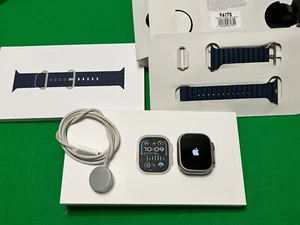 Apple Watch Ultra 2 49mm tytan z bransoletą oceaniczną - niebieska bateria: 100% bardzo dobry - Zdjęcie 1 z 14