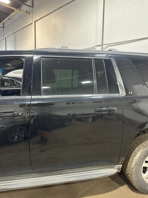 Puerta trasera izquierda 15 16 17 18 19 20 CHEVY/GMC SUBURBAN SERIE 1500 Foto 1 de 4