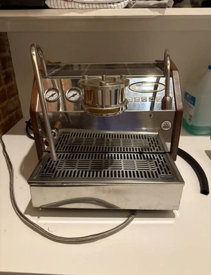 La Marzocco GS3 + Nuova Simonelli Mythos 1 Clima Pro |Máquina de café espresso + Grinde Foto 1 de 4