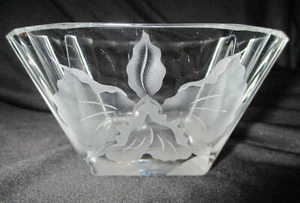 VINTAGE DEEPLY ETCHED CRYSTAL BOWL Orchid 4 3/4" Diam x 2"H - Picture 1 of 6
