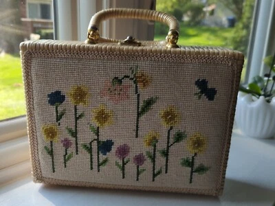 Bolso de mano vintage tejido recubierto de mimbre floral punta de aguja MCM Hong Kong  Foto 1 de 4