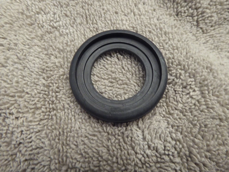 Almohadilla de tira climática de antena Datsun Roadster 1600 - 2000, 1965-70. Foto 1 de 3