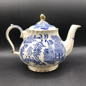 Vintage SADLER Blue Willow Gold Trim Individual Teapot w Lid Small Stain Inside - Picture 1 of 8