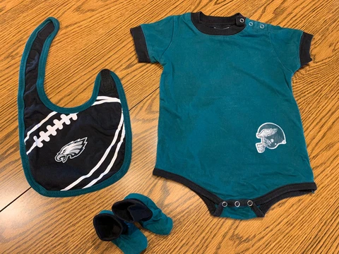 Philadelphia Eagles NFL Baby Green One Piece With Bib/Booties 18 Mo - Pre-owned Cover