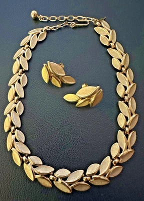 Vtg Signed Crown Trifari French Laurel Leaves Brushed Gold Necklace Earring Set - Image 1 of 4