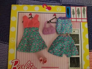 Barbie Vintage Fashion Pack Excellent Condition Combine Postage - Picture 1 of 13