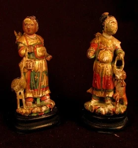 FIGURAS TALLADAS CHINAS ANTIGUAS *MUJERES con MONO Y GRULLA* c.1820 - Imagen 1 de 5