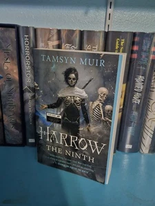 Harrow the ninth tamsyn Muir Arc locked tomb - Imagen 1 de 3