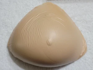 Amoena Tria Aire Breast Form Size 7 #442 Mastectomy Bra Prostetic - Picture 1 of 3