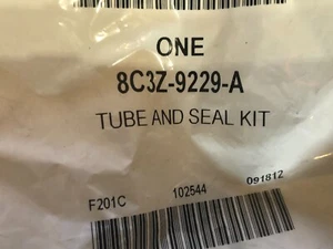 Kit Ford Genuino - Tubo y Sello 8C3Z-9229-A - Imagen 1 de 2