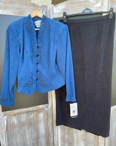 VTG 80 Karin Stevens Skirt Suit Ladies 14 Blue Black Brocade Soft Velvet 2 Piece - Picture 1 of 16