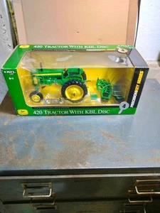 John Deere Model 420 TRACTOR With KBL DISK 1/16 ERTL RC2 #15851 NIB New - Picture 1 of 7
