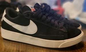 Nike Blazer gamuza baja para mujer talla 9,5 AV9373-001 - Imagen 1 de 7