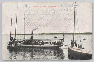 Postal de colección 1908 Off for the Day People on Boats on Clear Lake, IA. - Imagen 1 de 2