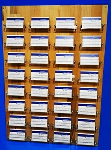 32-Fach Visitenkartenwandhalter,Visitenkartenständer aus Holz und Acrylglas  - Bild 1 von 5