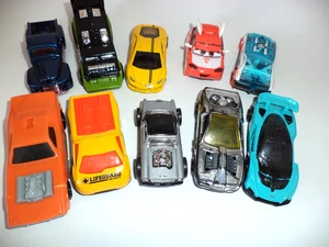 Verschiedene Spielzeugautos - Bild 1 von 3