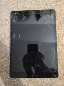 iPad 9th Generation (Broken Battery / Cracked Screen) - Picture 1 of 4