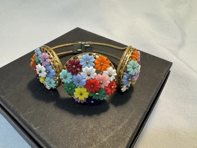 OLD Miriam Haskell Early 40s 3-Panel Wired Celluloid Flowers Clamper Bracelet — 第 1/4 张图片