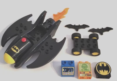 Lego Duplo Batman Ala de Murciélago, Base de Coche, Armas "Batarang" y Ladrillos Decorados Foto 1 de 4