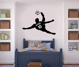 Pegatina de pared personalizada para jugador de fútbol sobre la cabeza patada vinilo decoración del hogar regalo OH - Imagen 1 de 12