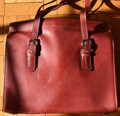 McKlein Bolso para ordenador portátil de cuero rojo con compartimentos para bolígrafos, etc. Foto 1 de 4