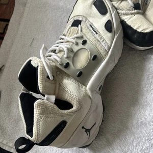 VTG Sz 10 - Nike Air Jordan TRUNNER 2000 MID White Metallic Silver 136050-101 - Picture 1 of 7