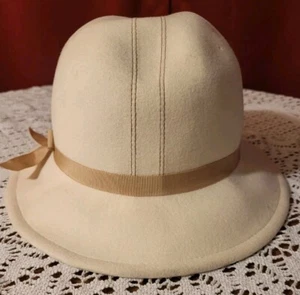 Vintage Betmar Womens White Wool Fedora/Bucket Hat Bow - Picture 1 of 10