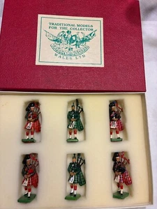BRITAINS, 6 ASSORTED GORDON HIGHLANDER PIPERS NEW IN INCORRECT BOX, NICE, READ! - Picture 1 of 6