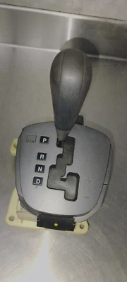 Conjunto de palanca de cambios de transmisión automática Kia Rondo 2007-2011 OEM 467001D2203W Foto 1 de 4