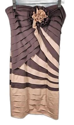 Vestido Ark & Co elegante sem alças com babados e destaque floral - Tamanho médio - Imagem 1 de 4