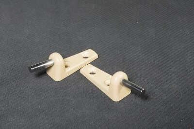 COPPIA SUPPORTI TENDINE ALETTE PARASOLE - LANCIA FULVIA - ALFA FIAT 124 (BEIGE) Foto 1 de 3