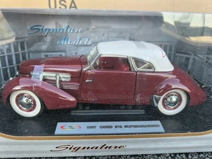 1:18 Red 1937 CORD 812 Classic Car Alloy Model - Picture 1 of 5